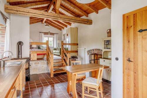 Küche mit Blick zum Wohn- und Schlafbereich - 