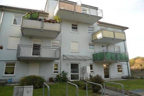 Gebäudeansicht - gemütliche Wohnung mit Balkon sucht neuen Mieter