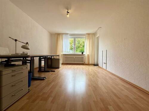 Wohnzimmer mit Balkon - 