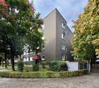 Hausansicht vorne - Bezugsfreie 2,5-Zimmer-Whg. mit Essdiele, Balkon und Stellplatz Elmschenhagen-Süd