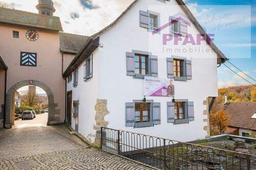 3 - 9 Zimmer Mehrfamilienhaus, Wohnhaus in Tengen