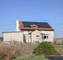 Einfamilienhaus mit Scheune, Pool und ca. 28.600 m² Grundstück - renovierungsbedürftig - Frankenberg/Sachsen