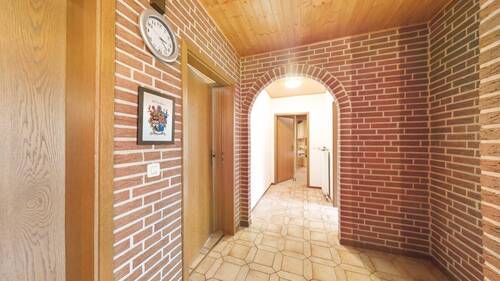 Flur - 7 Zimmer Mehrfamilienhaus, Wohnhaus in Leer