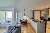 Einbauküche & Essbereich - 3 Zimmer Etagenwohnung zum Kaufen in Köln