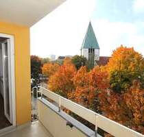 Sofort beziehbare, teilsanierte 2 Zi. Whg. mit Balkon und herrlichem Blick in Richtung Olympiaturm. - München Milbertshofen-Am Hart