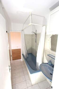 ... Badezimmer von beiden Seiten begehbar - 