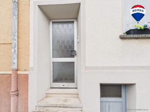 RE:MAXImmobilienDeLuxRodenForne - Charmantes Reihenmittelhaus mit Potenzial in Saarlouis-Roden