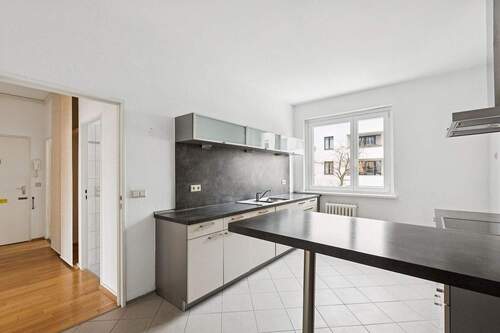 Weitere Ansicht Küche mit Blick in den Flur - 