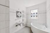 Bad mit Wanne - 