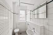 Bad mit Dusche - 