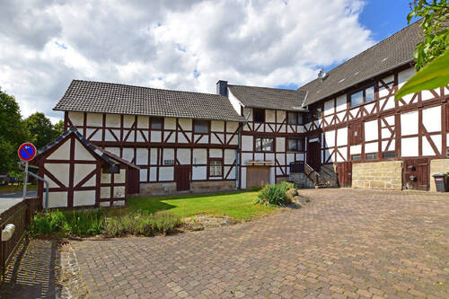 Bild2 - 6 Zimmer Mehrfamilienhaus, Wohnhaus zum Kaufen in Staufenberg
