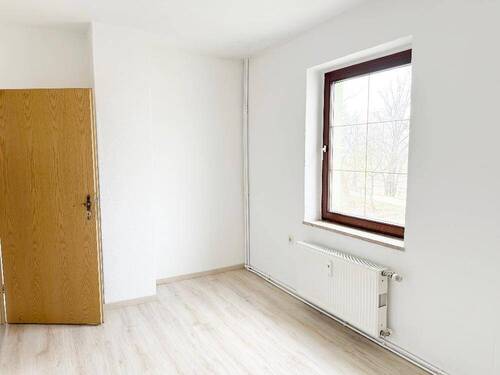 Kinderzimmer mit Blick Richtung Flurbereich - 
