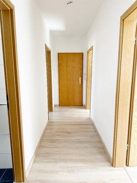 Flurbereich mit Blick Richtung Wohnungseingangstür - 