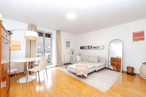 Wohn- und Essbereich - 2 Zimmer Etagenwohnung zum Kaufen in München