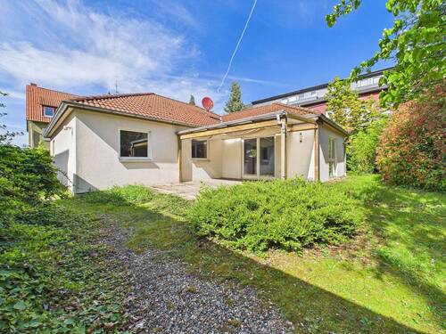 Außenansicht - Charmanter Bungalow- Wohnen auf einer Ebene