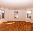 Wohnzimmer - Referenz - Offener Wohntraum im Erstbezug - helle 2-Raum-Wohnung - Fußbodenheizung, Parkett, CAT-7 Netzwerk