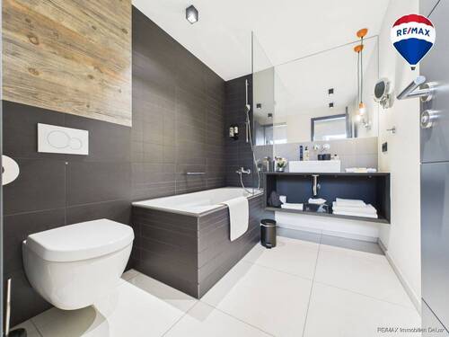 REMAX Immobilien DeLux Hotel Badezimmer Wallerfangen Mark Borowicz - 