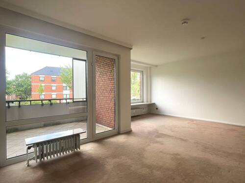 Wohnbereich und Loggia - 