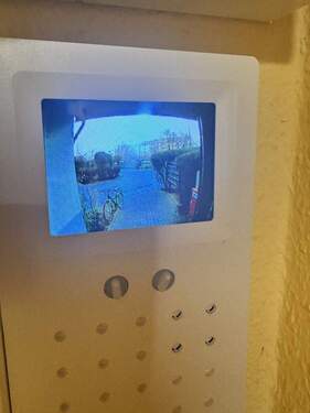 KameKamerabild Haustür - 2 Zimmer Etagenwohnung zum Kaufen in Langen