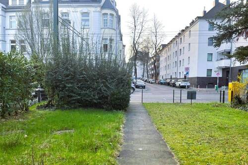 Kleiner Weg vor dem Hause - 2 Zimmer Etagenwohnung in Düsseldorf