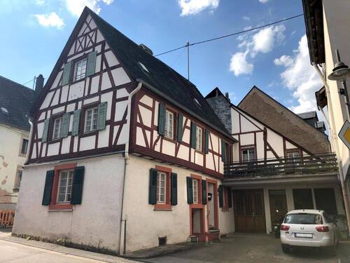 Fachwerkhaus mit Hof und Balkon Haus-Nr. 25 - 