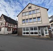 Zentral gelegenes Wohngeschäftshaus und Einfamilienhaus unter Denkmalschutz - Mülheim