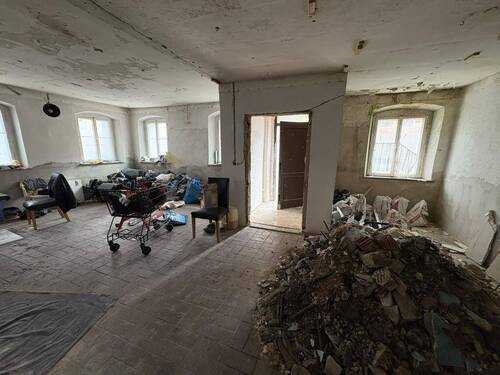 Erdgeschoss - 1 Zimmer Mehrfamilienhaus, Wohnhaus in Auerbach in der Oberpfalz