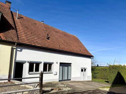 Hofeinfahrt - 4 Zimmer Einfamilienhaus in Gerstetten / Heuchlingen