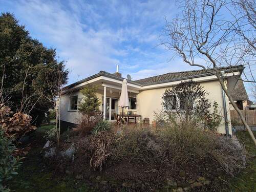 Aussenansicht - freistehendes Einfamilienhaus - Winkelbungalow