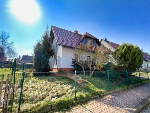 Außenansicht - 5 Zimmer Einfamilienhaus zum Kaufen in Oberdorla