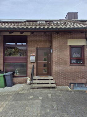 Tür_Eingang rechts EG/DG - 1 Zimmer Mehrfamilienhaus, Wohnhaus in Neukirchen