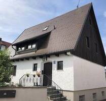 Geräumige und helle Altbauwohnung mit Dachterrasse in bester Karlsfelder Lage