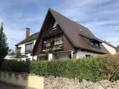 Hausansicht (Ostseite, Balkon) - 3 Zimmer Etagenwohnung zur Miete in Karlsfeld