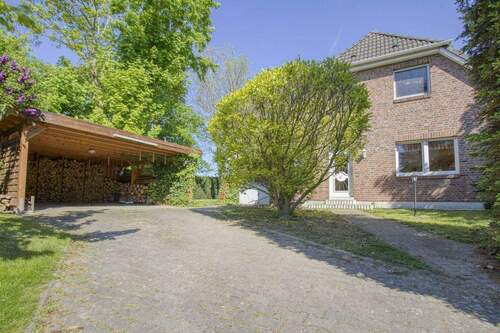 Einfahrt - 4 Zimmer Einfamilienhaus zum Kaufen in Burow