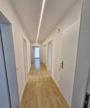 Bild 1 - 3 Zimmer Wohnung 84,0qm neu renoviert im 2. OG, ab 15.08. frei