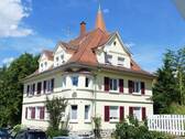 Haus Außenansicht - 4 Zimmer-Altbau-Wohnung. Nicht nur zum Wohnen! Lebensfreude, Eleganz und Wohnstil gut vereint.