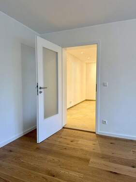 Wohnzimmer - Blick Flur - 3 Zimmer Etagenwohnung in München