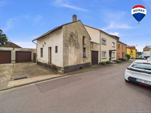 RE/MAX Immobilien DeLux Haus Merzig / Besseringen Außenansicht - Einfamilienhaus mit 260,00 m&sup2; in Merzig / Besseringen zum Kaufen