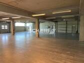 Anlieferung per Rolltor - Halle in Crailsheim