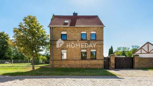 Außenansicht 1 - Großzügiges EFH mit Garage, Nebengebäuden und Innenhof mit Potenzial - vielseitig nutzbar
