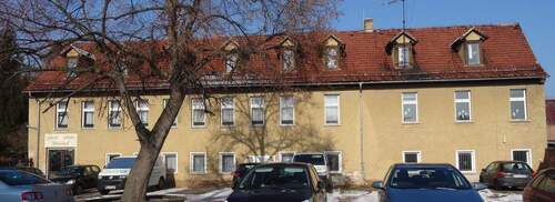 Schule-Ansicht vorn_geschnitten.JPG - Umbau und Sanierung einer ehemaligen Schule & Mehrfamilienhaus