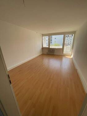 Büroraum 1 - Zentral renoviertes Büro 1 - pendlerfreundlich, Balkon & Parkplätze