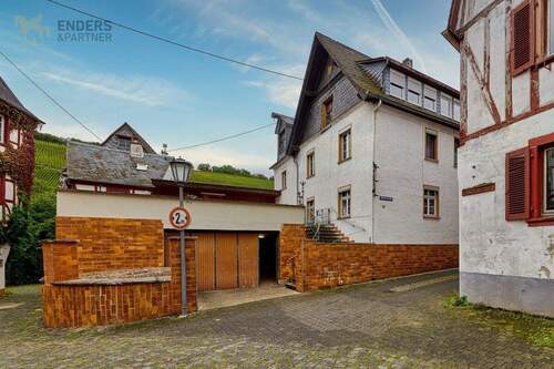 2 - 1 Zimmer Mehrfamilienhaus, Wohnhaus zum Kaufen in Pünderich
