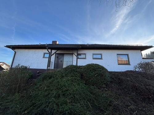 Hausansicht Nord.JPG - 4 Zimmer Einfamilienhaus in Eching