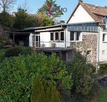Charmantes Landhaus in idyllischer Eifel-Hanglage am Ortsrand von Mauel