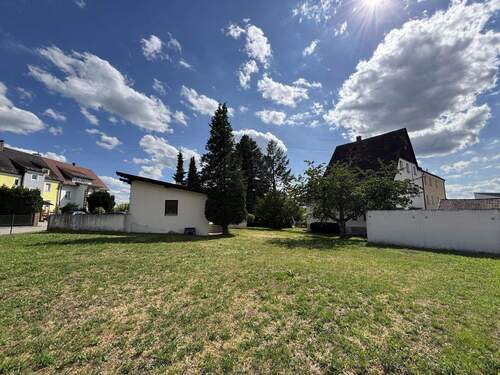Grundstück und Bestand - 1 Zimmer Mehrfamilienhaus, Wohnhaus in Wackersdorf