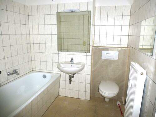 Bad.JPG - Etagenwohnung mit 63,80 m&sup2; in Chemnitz zur Miete