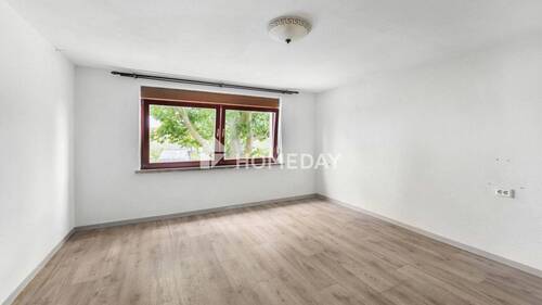 1. OG Schlafzimmer 1 - 