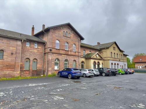 Außenansicht - Wieder verfügbar: Denkmalgeschützter Bahnhof in zentraler Lage von Sinntal