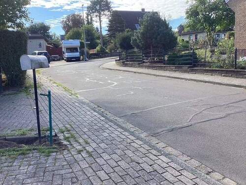 Anliegerstraße linke Seite - 